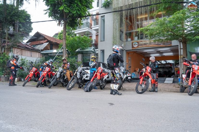 Types of vehicles commonly used for tour operations