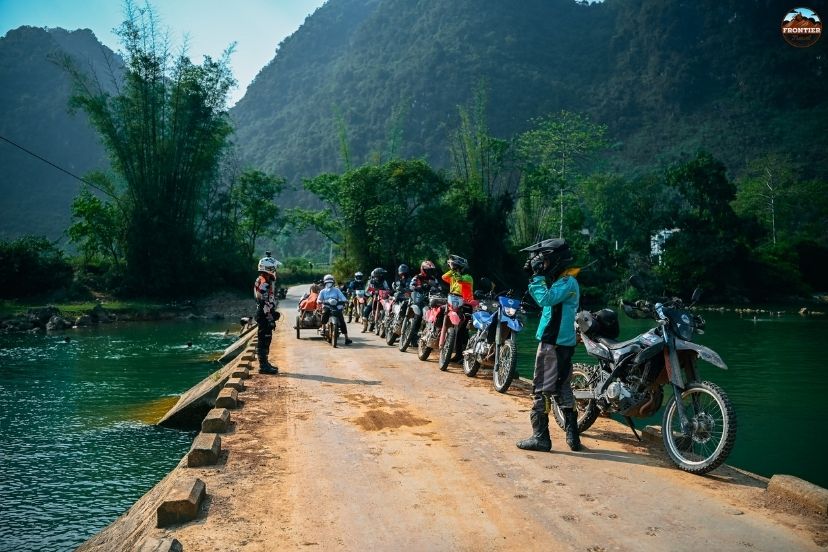 Understanding Vietnam motorbike tour traffic rules for safe travel