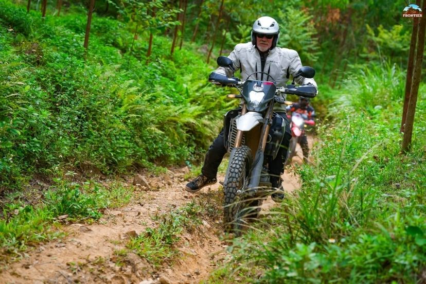 Understanding Vietnam road signs motorbike tourist guide safety 