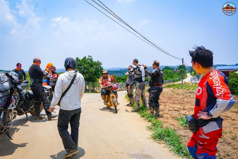 Vietnam motorbike trip with local guide support team