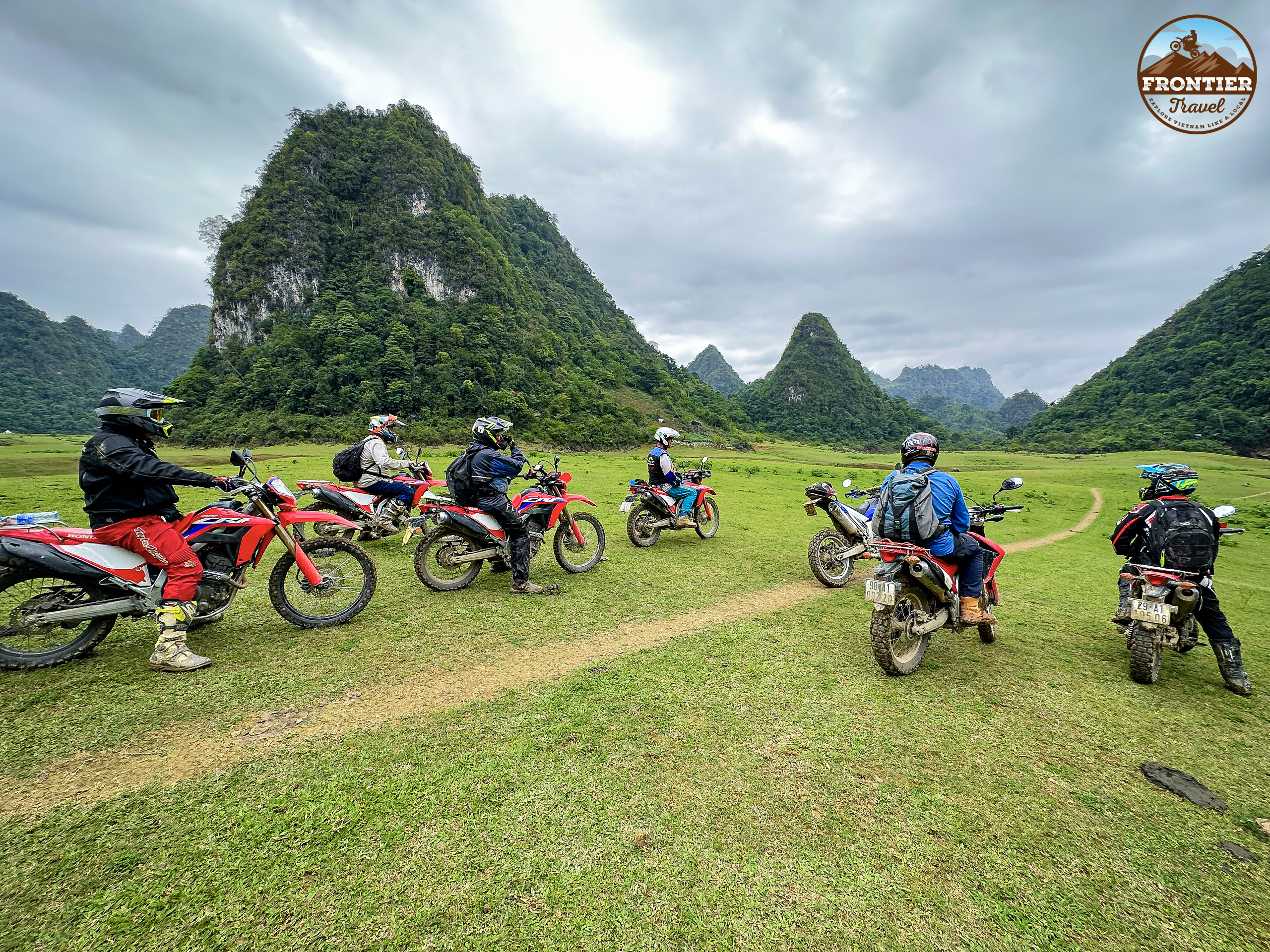 Day 5: LUANG PRABANG - VANG VIENG (200 KM) (B/L/D)